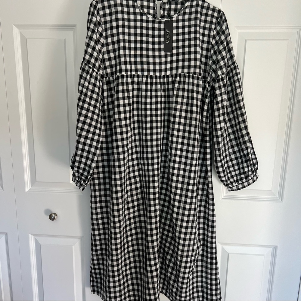 Casual Black and White Plaid Dress, Loose Fit, Long Sleeves, Size Xl.